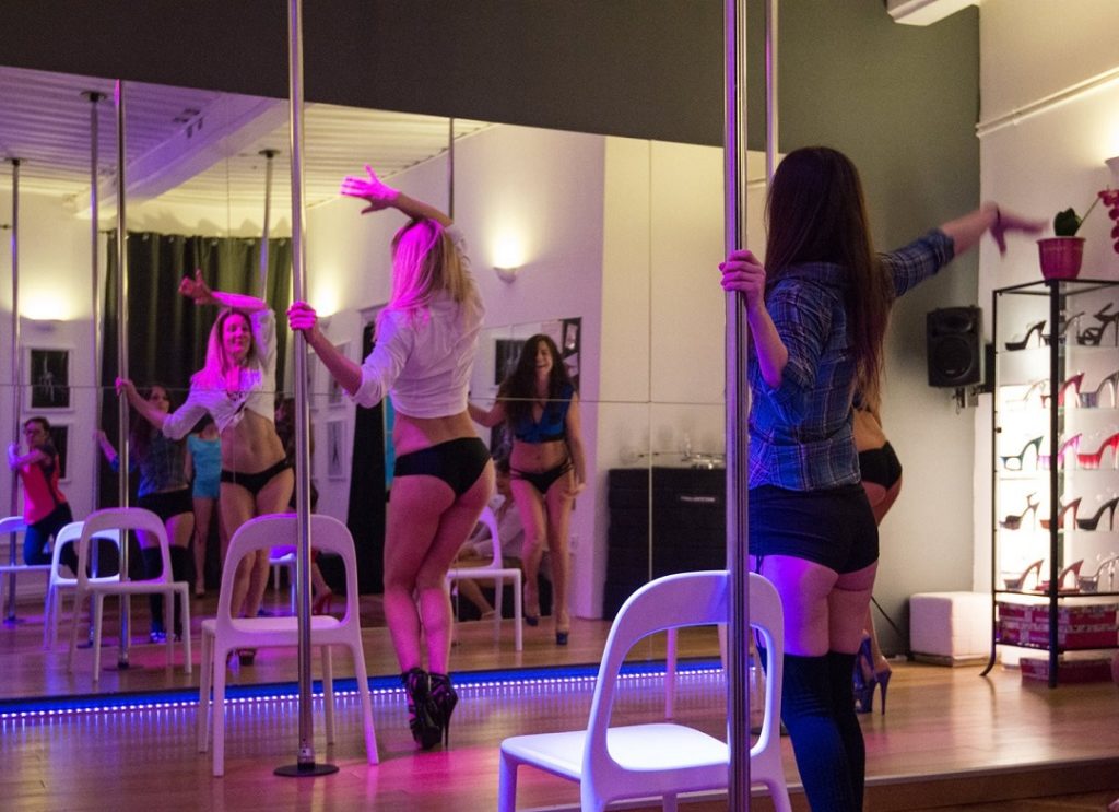 Cours de Pole dance pour un EVJF